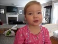 Dvouletá holčička zpívá píseň od Adele video online